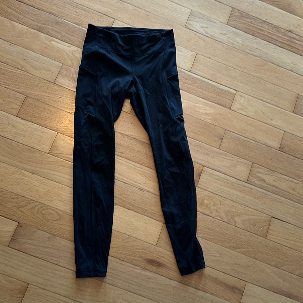 Lululemon nearly new size 4